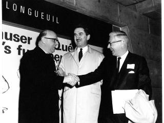 Inauguration de la station de métro – Jean Drapeau, maire de Montréal, Jean-Luc Pépin, ministre de l'Énergie, des Mines et des Ressources et Marcel Robidas, maire de la Cité de Longueuil