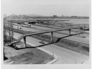 Passerelle de la rue de Châteauguay menant au Parc Marie-Victorin